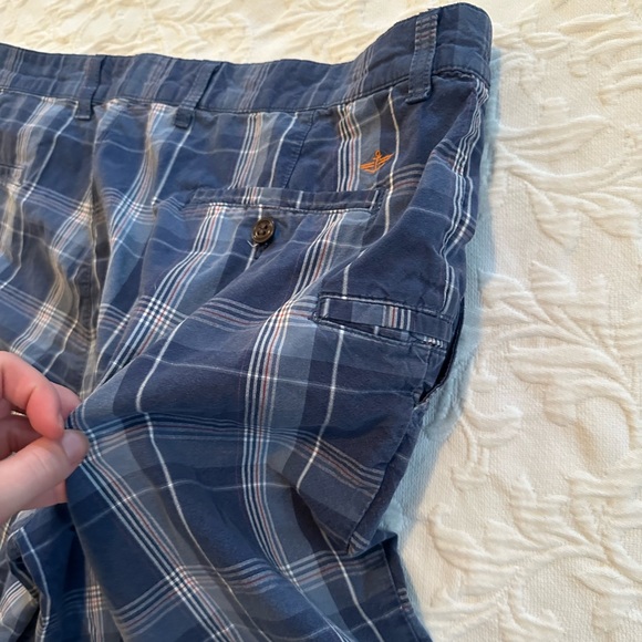 Men’s Dockers Blue Plaid Shorts - Picture 2 of 7